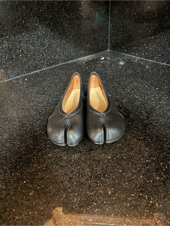 Maison Martin Margiela Shoes - Maison Martin Margiela black Tabi ballet flats